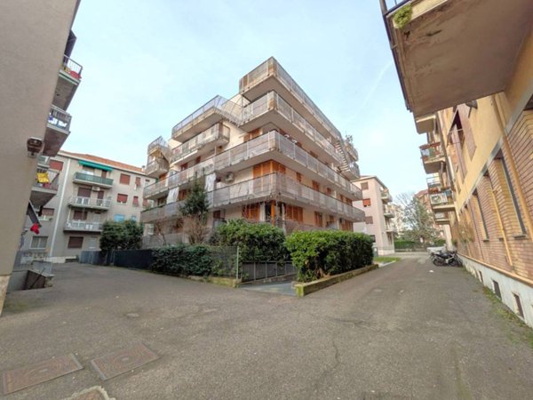 appartamento in vendita a Milano in zona Baggio