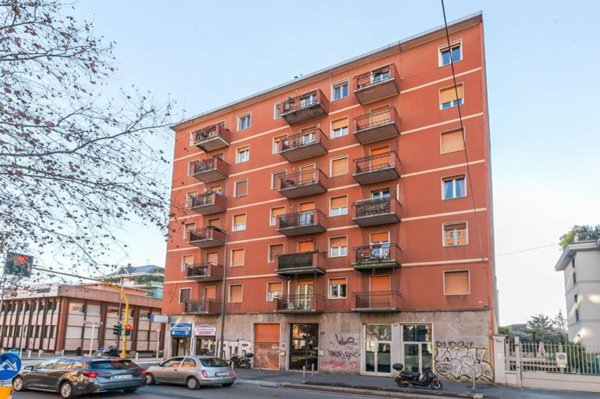 appartamento in vendita a Milano in zona Lorenteggio