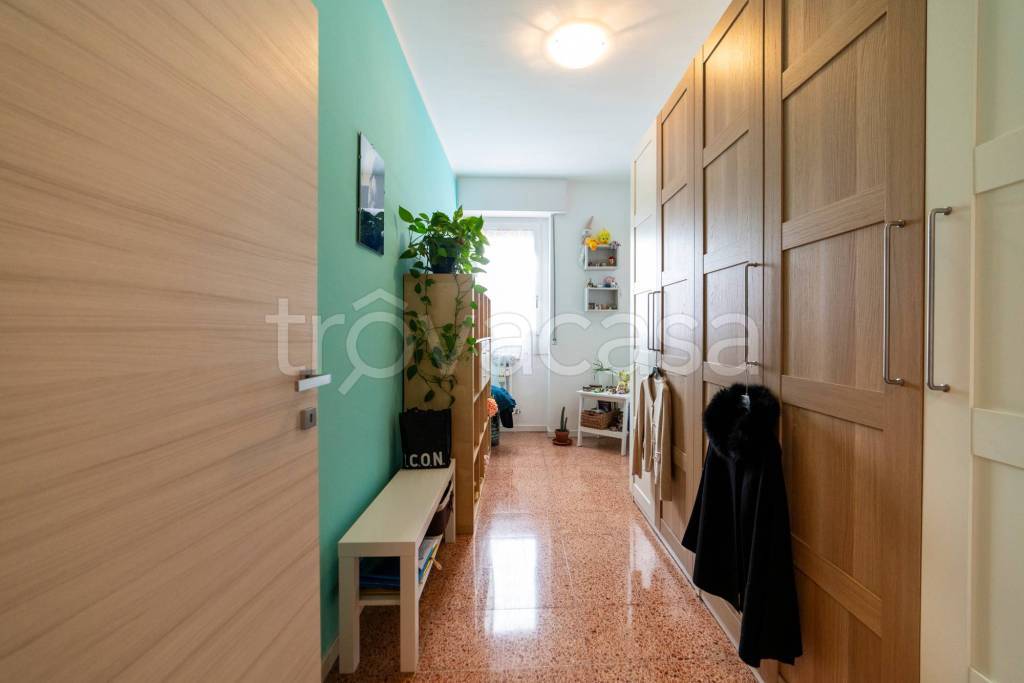 appartamento in vendita a Milano in zona Famagosta