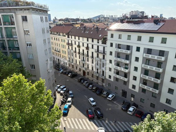 appartamento in vendita a Milano in zona Sempione