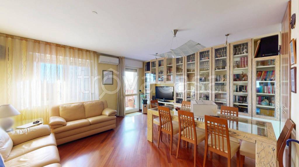 appartamento in vendita a Milano in zona Quarto Cagnino