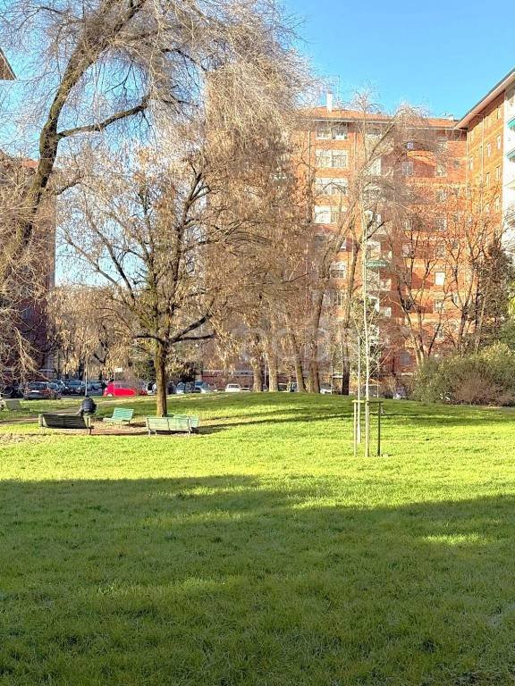 appartamento in vendita a Milano in zona Feltre
