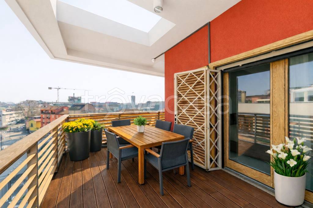 appartamento in vendita a Milano in zona Morivione