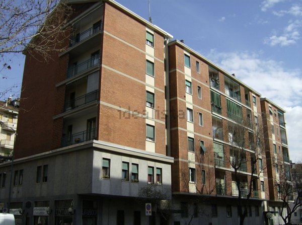 locale di sgombero in vendita a Milano in zona Lorenteggio