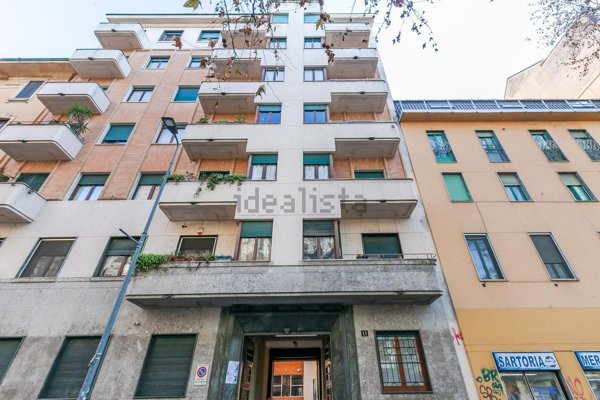 appartamento in vendita a Milano in zona Lorenteggio