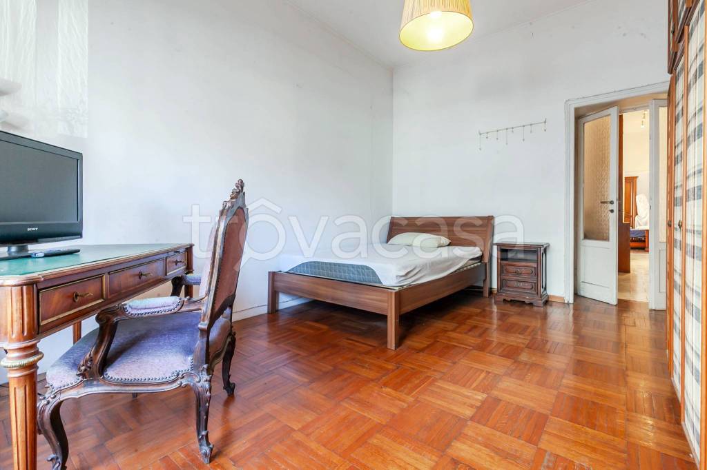 appartamento in vendita a Milano in zona Lorenteggio