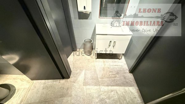 negozio in vendita a Milano in zona San Cristoforo