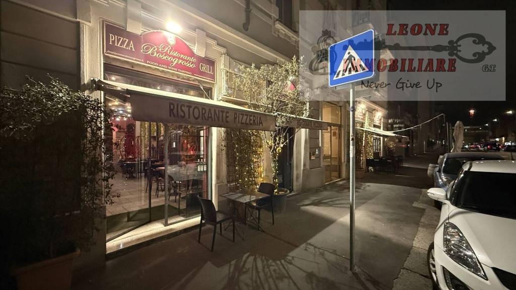 negozio in vendita a Milano in zona Barona