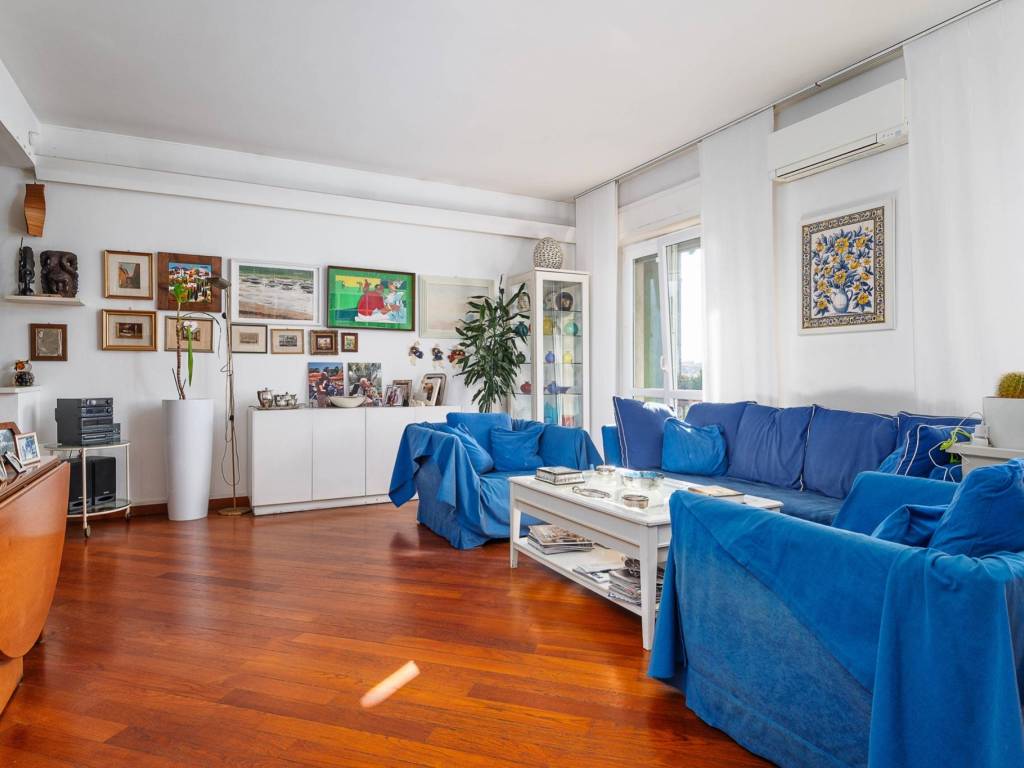 appartamento in vendita a Milano in zona Bocconi