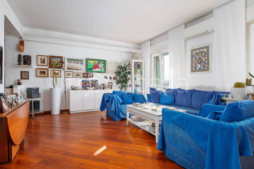 appartamento in vendita a Milano in zona Bocconi