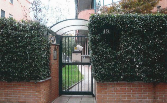 negozio in vendita a Milano in zona Piazzale Lodi