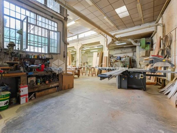 locale commerciale in vendita a Milano in zona Loreto