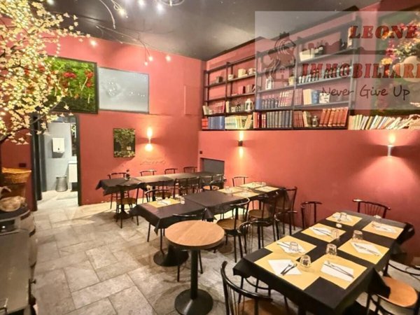 negozio in vendita a Milano in zona Famagosta