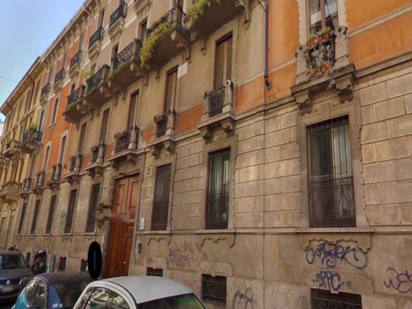 negozio in vendita a Milano in zona Sant'Ambrogio