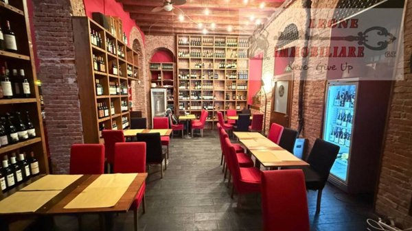 negozio in vendita a Milano in zona Barona
