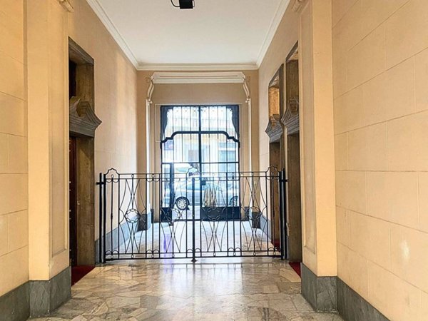 ufficio in vendita a Milano in zona Guastalla