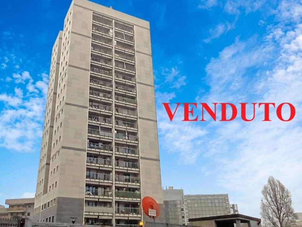 appartamento in vendita a Milano in zona Baggio