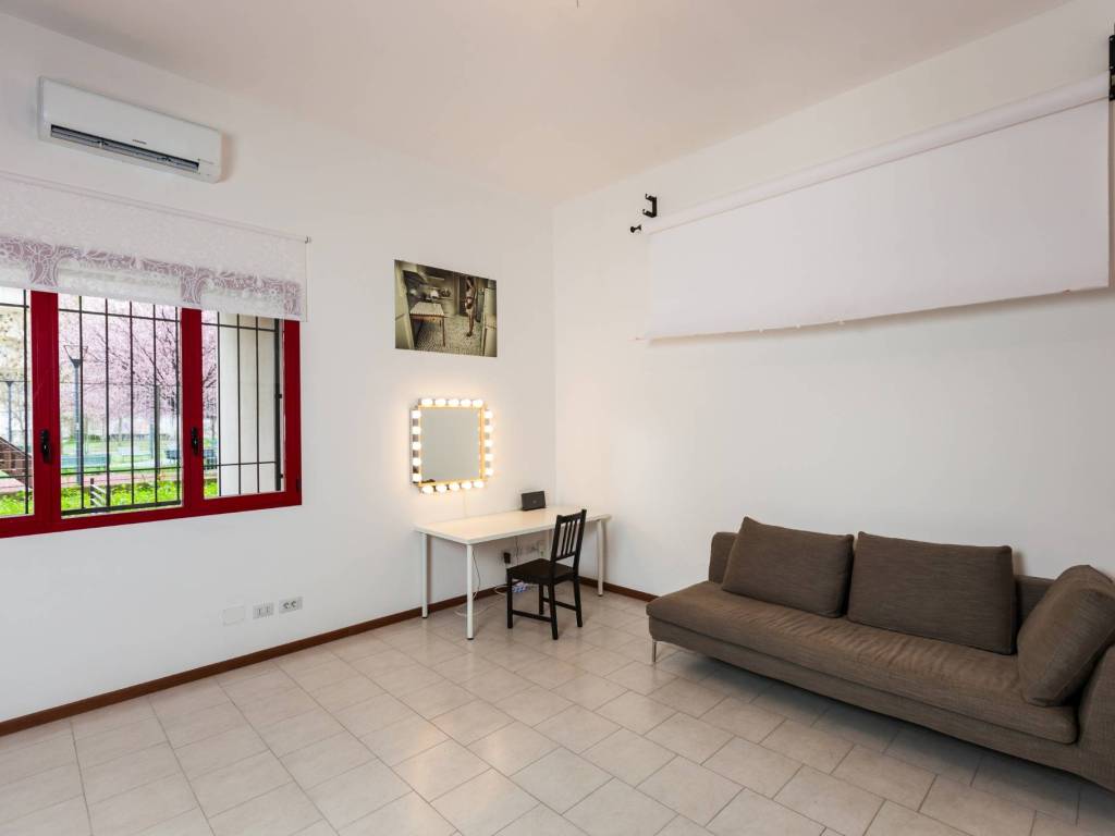 ufficio in vendita a Milano in zona Isola