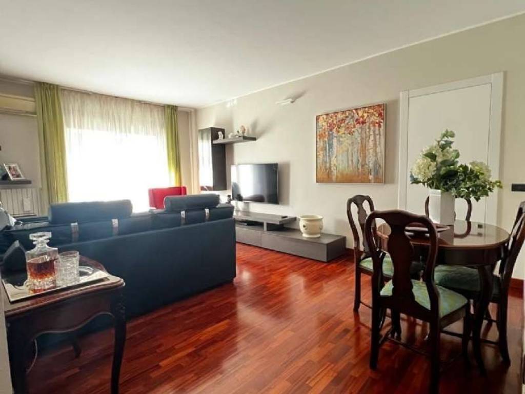 appartamento in vendita a Milano in zona Barona