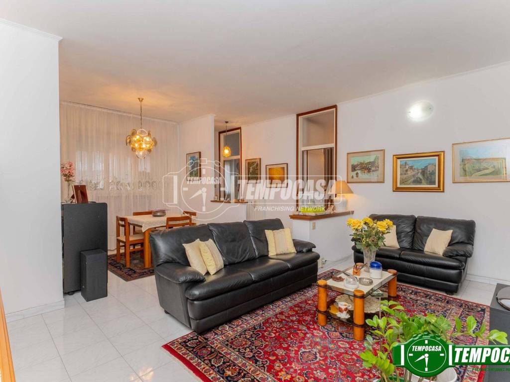 appartamento in vendita a Milano in zona Baggio