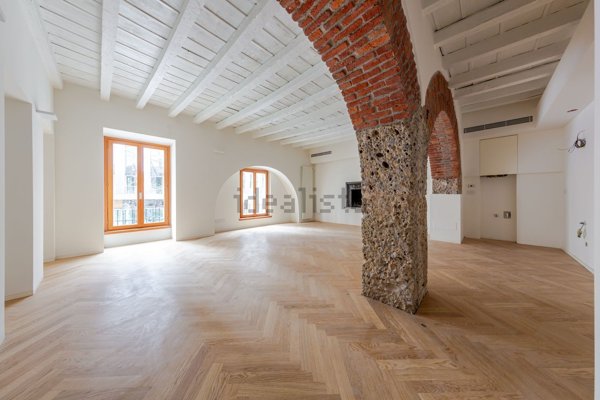 appartamento in vendita a Milano in zona Porta Nuova