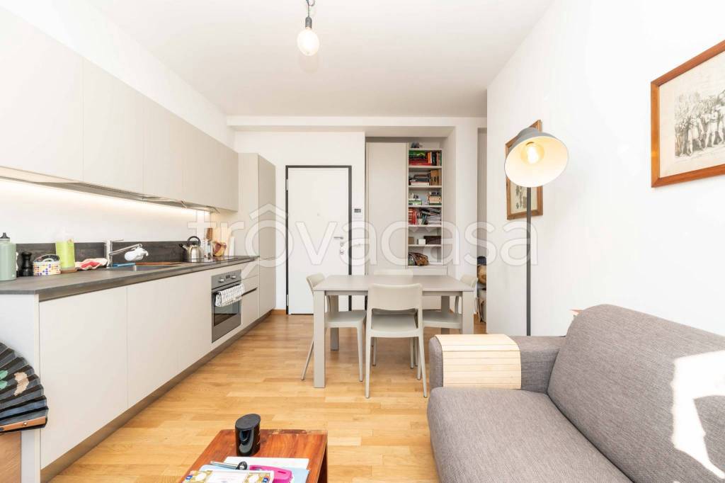appartamento in vendita a Milano in zona Porta Nuova