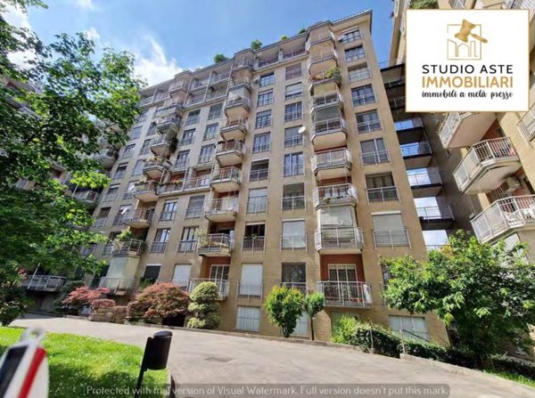appartamento in vendita a Milano in zona Famagosta