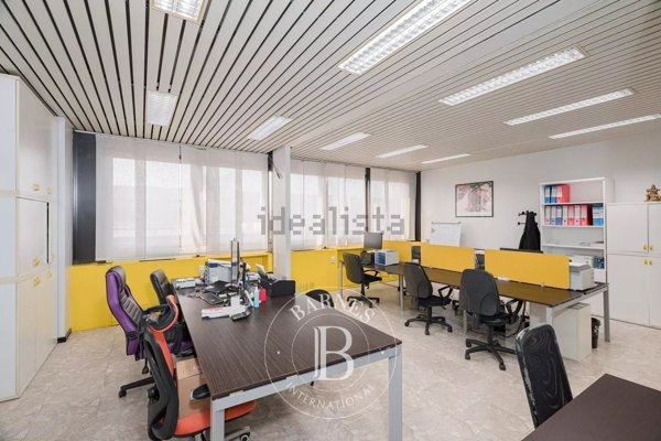 ufficio in vendita a Milano in zona Gallaratese