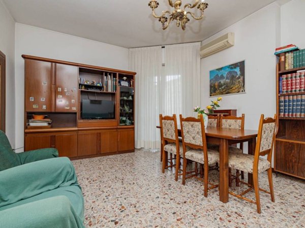 appartamento in vendita a Milano in zona Adriano