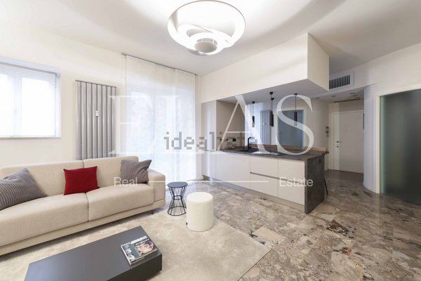 appartamento in vendita a Milano in zona Solari