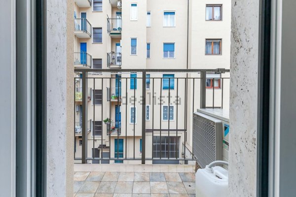 appartamento in vendita a Milano in zona Lorenteggio