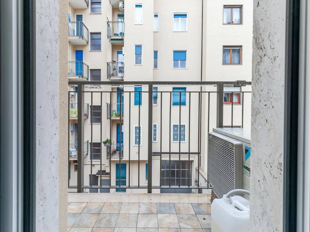 appartamento in vendita a Milano in zona Lorenteggio