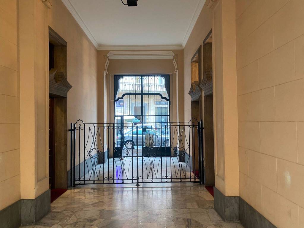 appartamento in vendita a Milano in zona Guastalla