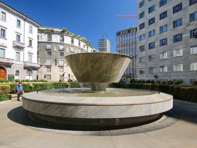 ufficio in vendita a Milano in zona Porta Nuova