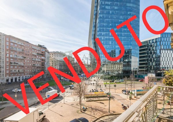 appartamento in vendita a Milano in zona Porta Nuova