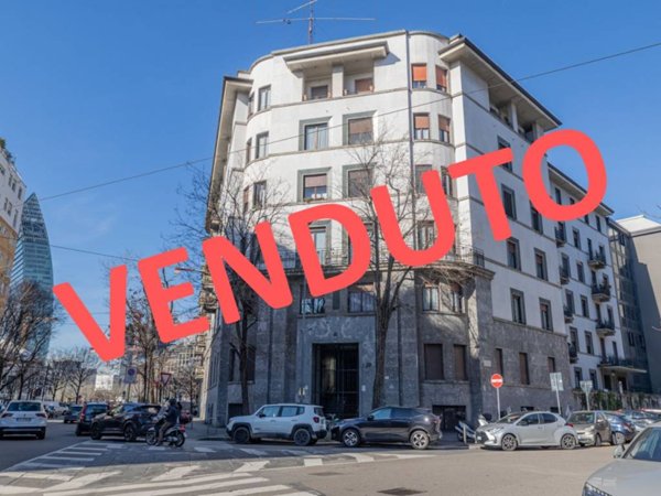 appartamento in vendita a Milano in zona Sempione
