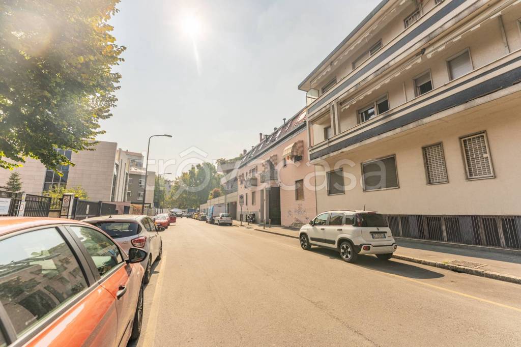 appartamento in vendita a Milano in zona Gratosoglio