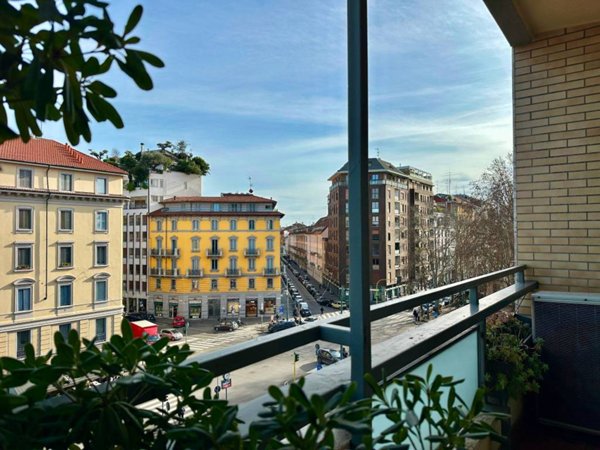 ufficio in vendita a Milano in zona Solari