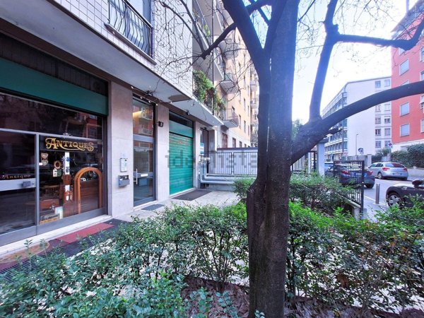 locale commerciale in vendita a Milano
