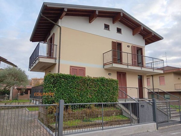 casa indipendente in vendita a Milano