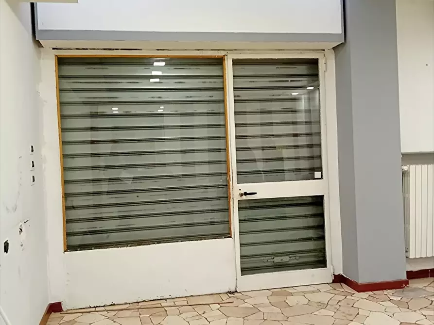 negozio in vendita a Milano in zona Affori
