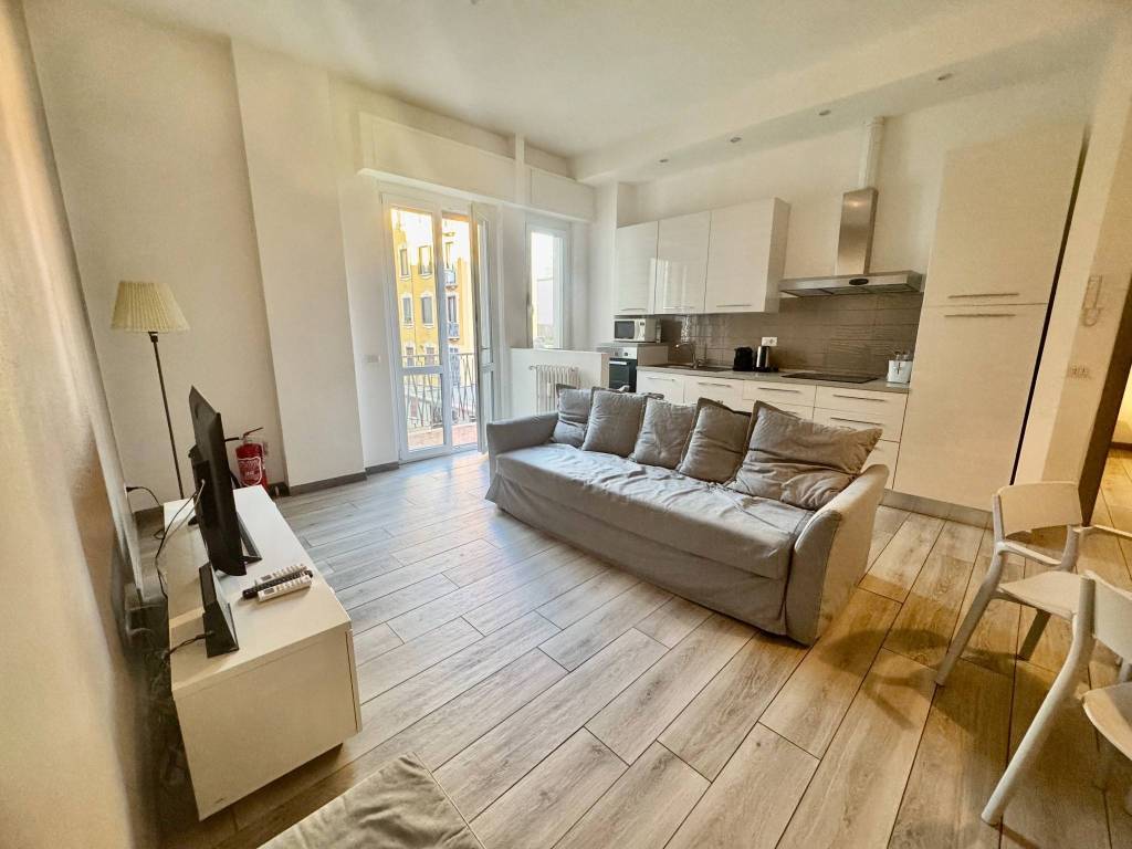 appartamento in vendita a Milano in zona Guastalla