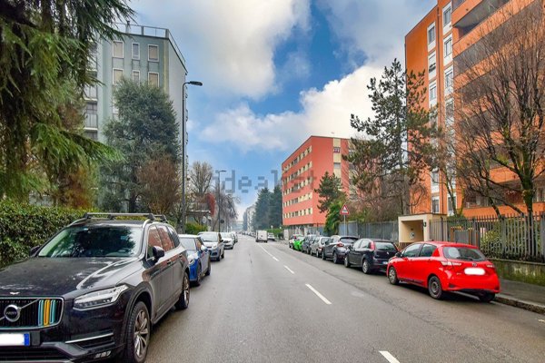 appartamento in vendita a Milano in zona Vigentino