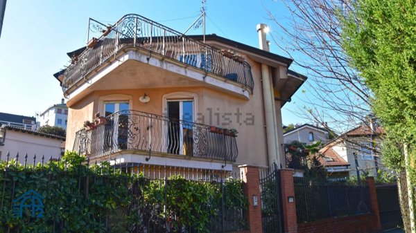casa indipendente in vendita a Milano in zona Isola