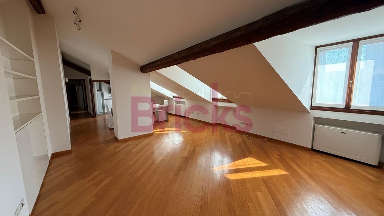 appartamento in vendita a Milano in zona Sempione