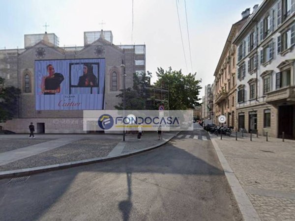 negozio in vendita a Milano in zona Porta Nuova