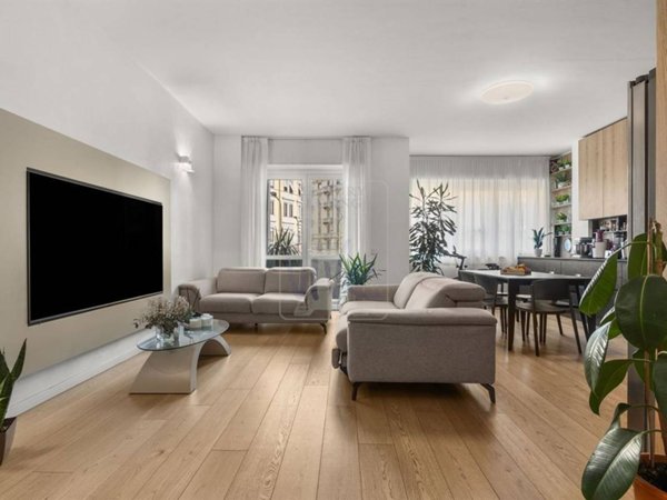 appartamento in vendita a Milano in zona Loreto