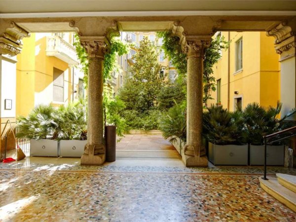 appartamento in vendita a Milano in zona Guastalla