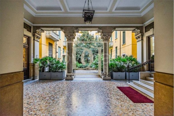 appartamento in vendita a Milano in zona Porta Monforte