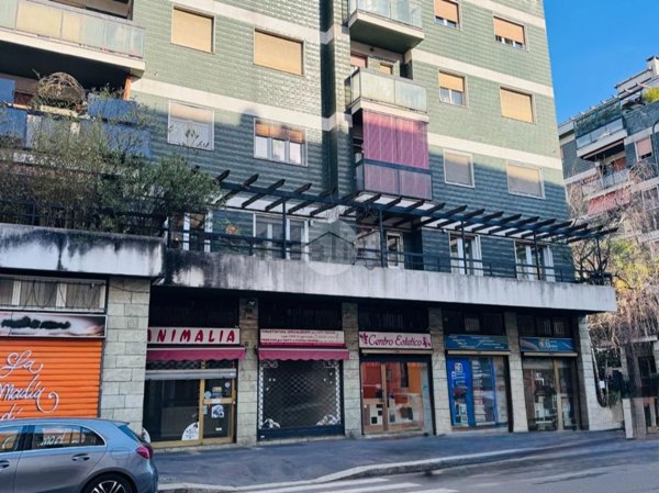 locale commerciale in vendita a Milano in zona Solari